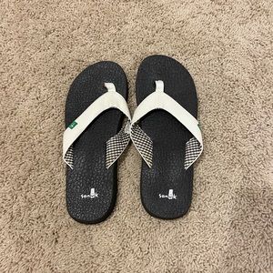 Women’s Sanuk yoga mat flip flops